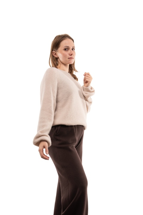 Puszysty sweter z wełną Baby Suri Alpaca Toscana 39 - Beż jasny