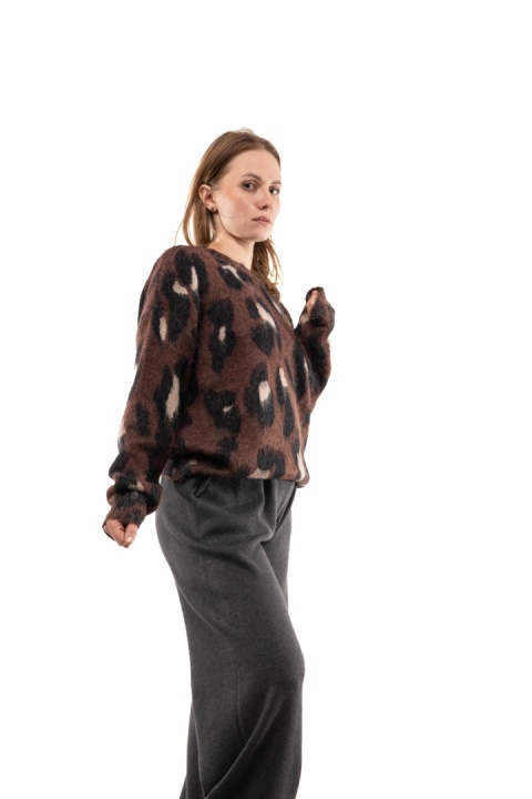 Stylowy sweter damski w panterkę VIC BEE