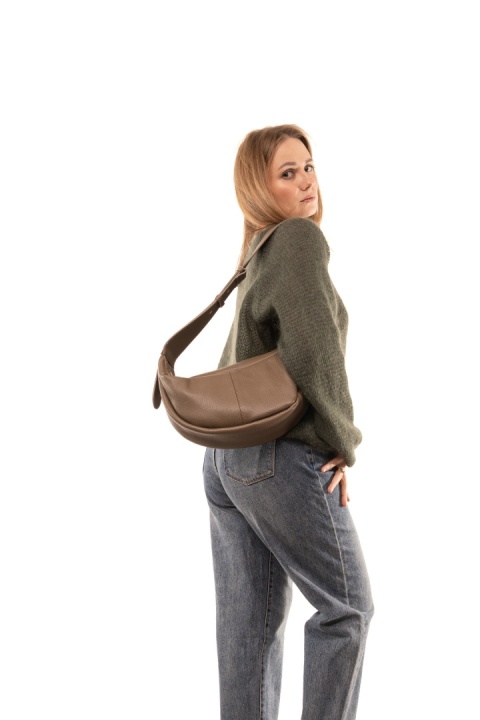 Włoska torebka skórzana półksiężyc Made in Italy - Taupe