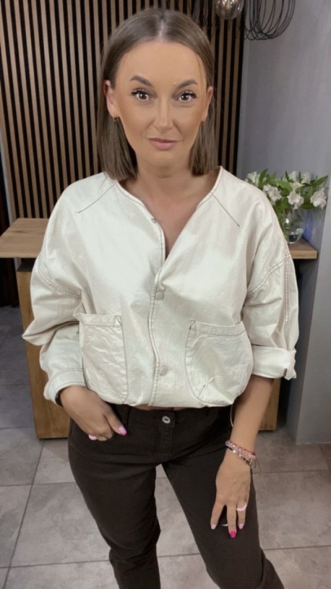 Kurtka YuHang – elegancja w miejskim stylu