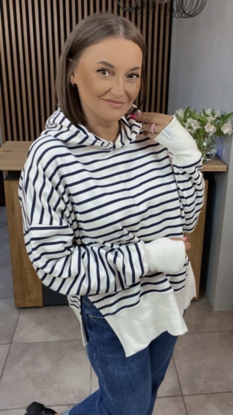 Bluza z kapturem Lenoshka – klasyka w nowoczesnym wydaniu Bluza z kapturem Lenoshka – klasyka w nowoczesnym wydaniu
