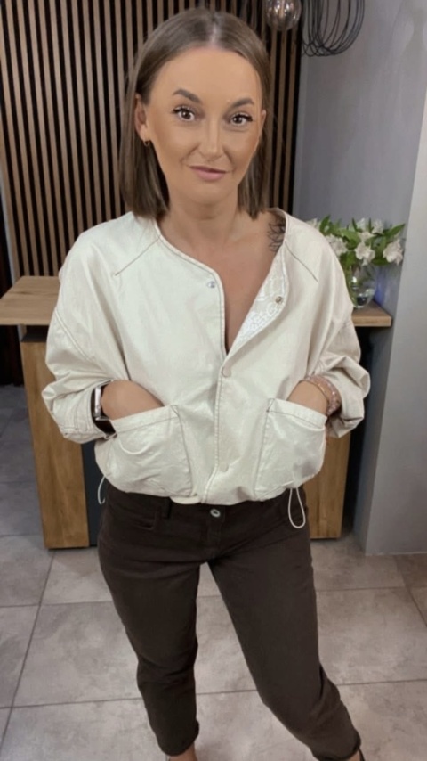 Kurtka YuHang – elegancja w miejskim stylu