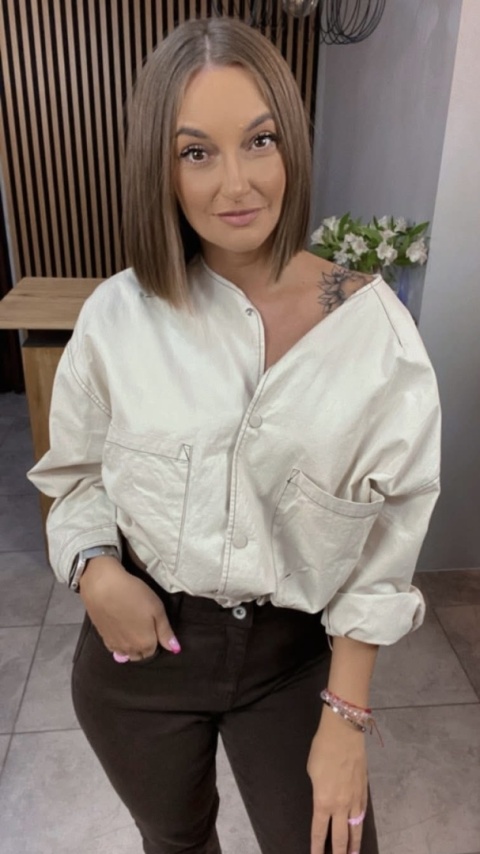 Kurtka YuHang – elegancja w miejskim stylu