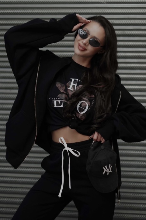 Bluza oversize z kapturem Lux – Lenoshka - Czarna Bluza oversize z kapturem Lux – Lenoshka - Czarna