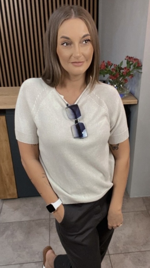 Sweter z krótkim rękawem – Beżowy Sweter z krótkim rękawem – Beżowy