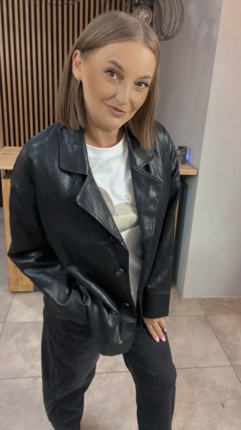 Marynarka z eko skóry OU MAI – czarna, oversize