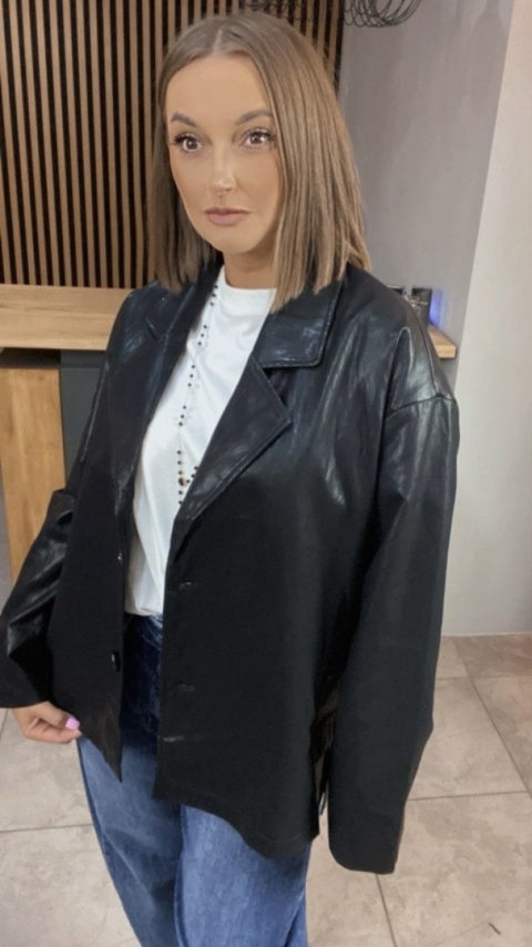 Marynarka z eko skóry OU MAI – czarna, oversize