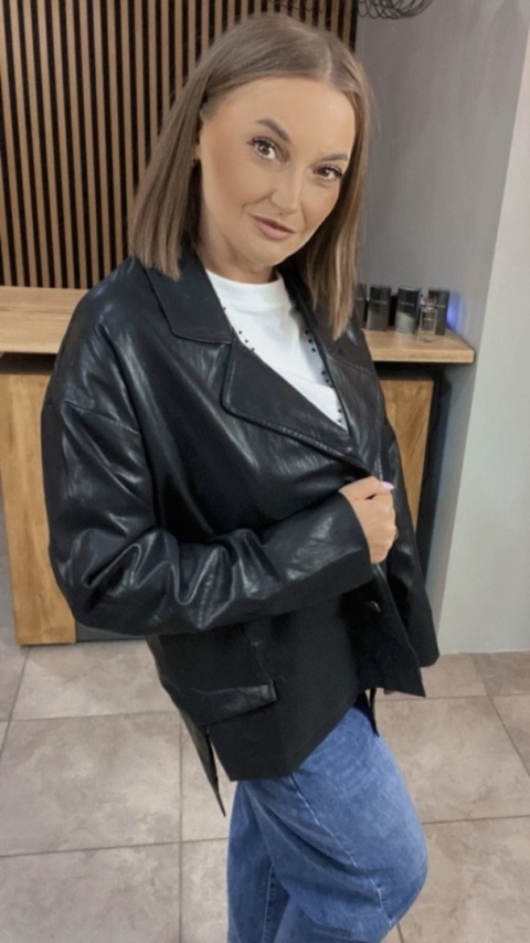 Marynarka z eko skóry OU MAI – czarna, oversize