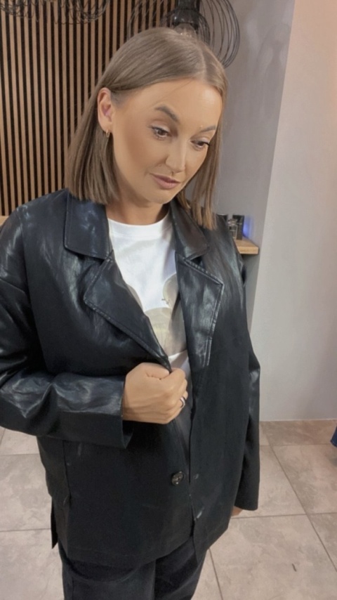 Marynarka z eko skóry OU MAI – czarna, oversize