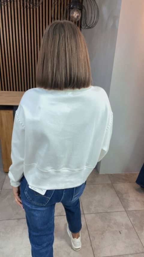 Bluza oversize – przeszycia przy rękawach