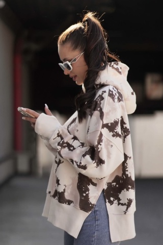 Bluza Mess z kapturem Lenoshka - Beżowo–różowy tie-dye