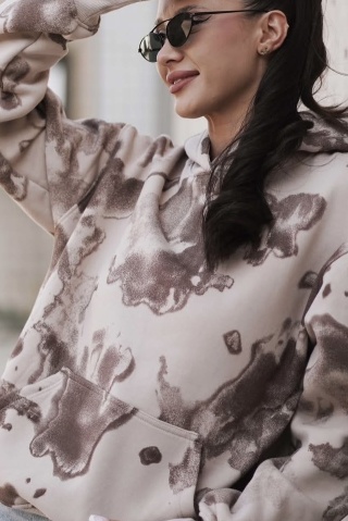 Klasyczna bluza z kapturem Lenoshka - Kremowo-brązowy tie-dye