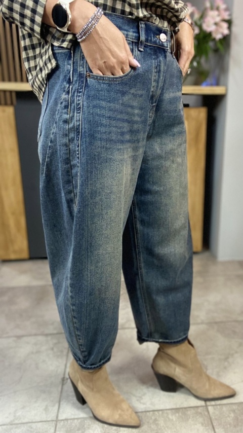 Jeansy Simple Plain – Denim z kontrastowym podwinięciem