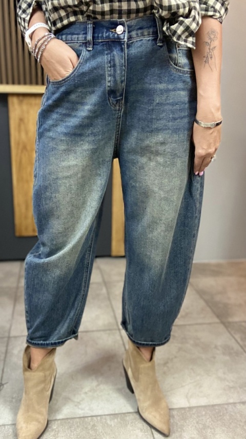 Jeansy Simple Plain – Denim z kontrastowym podwinięciem