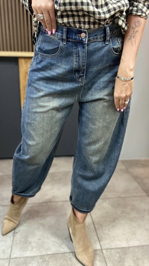 Jeansy Simple Plain – Denim z kontrastowym podwinięciem