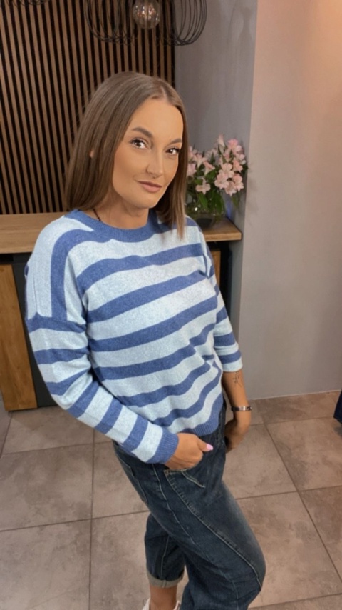 Sweter w paski z dodatkiem kaszmiru w odcieniach niebieskiego