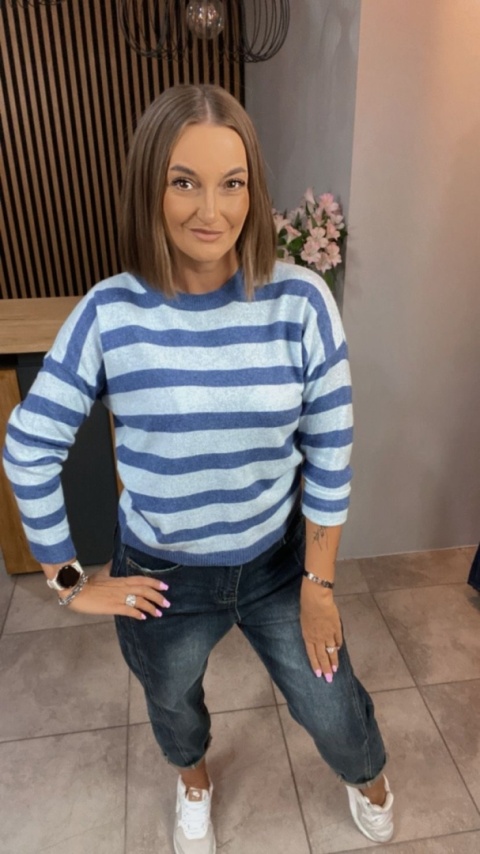 Sweter w paski z dodatkiem kaszmiru w odcieniach niebieskiego