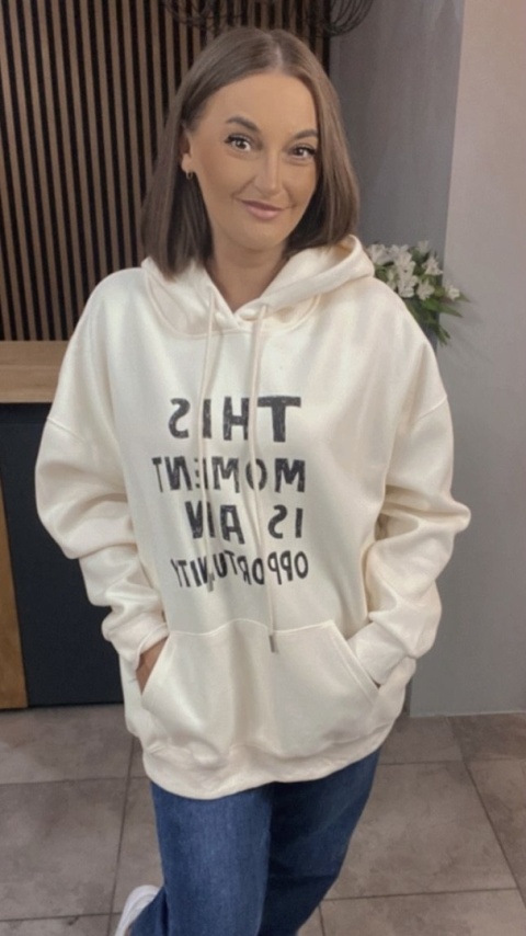 Bluza oversize z kapturem – „This Moment is an Opportunity” - Krem