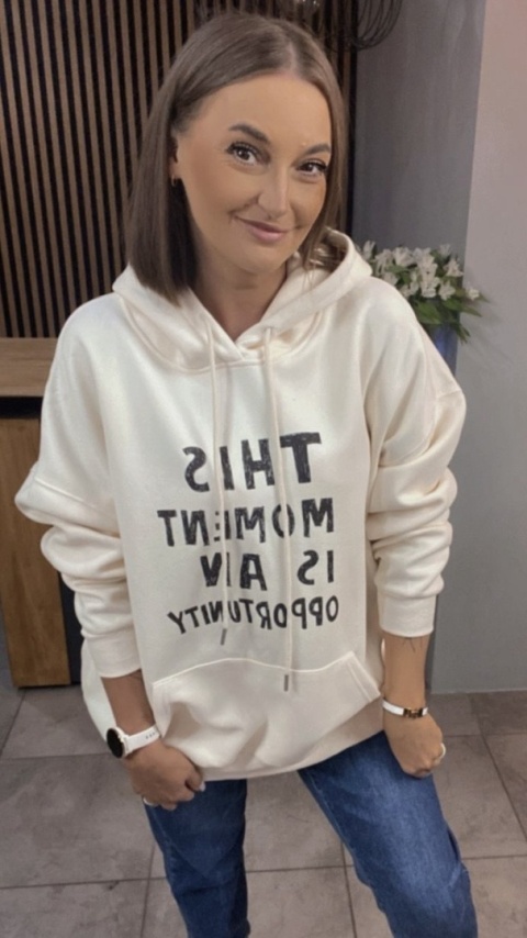 Bluza oversize z kapturem – „This Moment is an Opportunity” - Krem