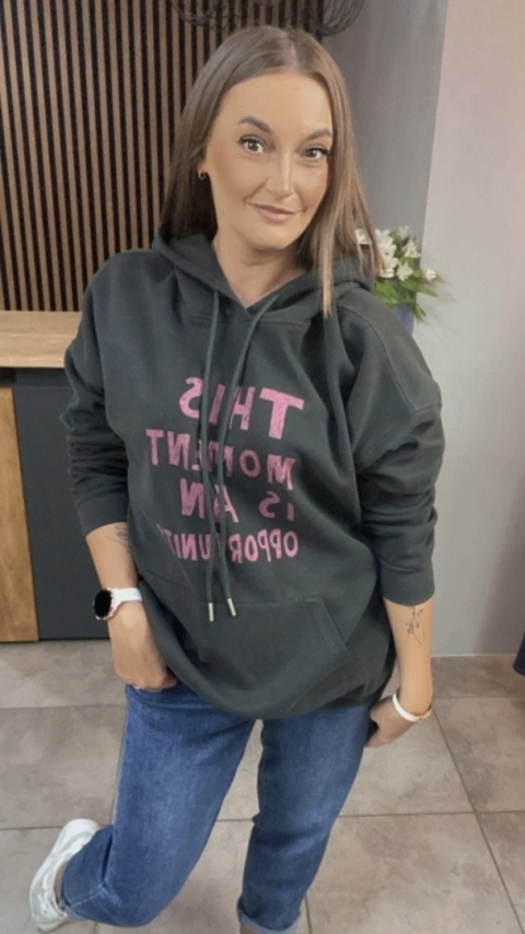 Bluza oversize z kapturem – „This Moment is an Opportunity” - Grafit