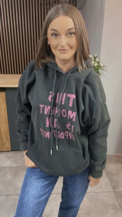 Bluza oversize z kapturem – „This Moment is an Opportunity” - Grafit