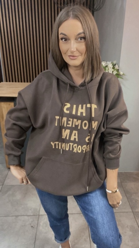Bluza oversize z kapturem – „This Moment is an Opportunity” - Brąz