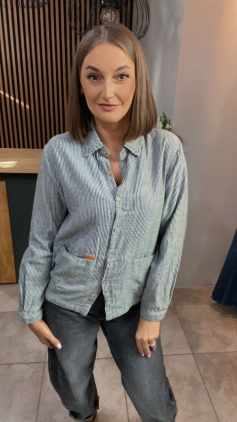 Koszula w paski – styl casual